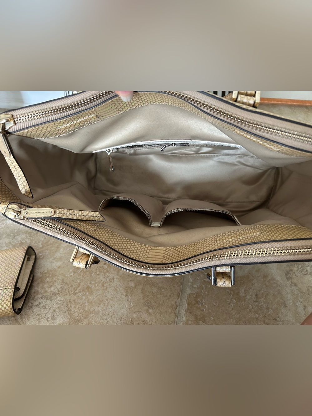 RARE Henri Bendel Iridescent Gold Snake-Embossed Tote Bag with Wallet - Picture 4 of 17